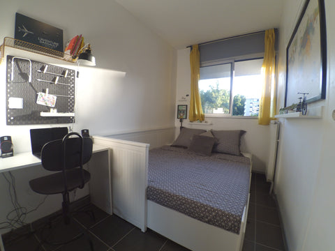 Homestay in a flat of 50m ², ideally located in Merignac Center: a few meters fr Mérignac, France Private Bedroom Mérignac Centre Private room in condo vacation rental 37213609