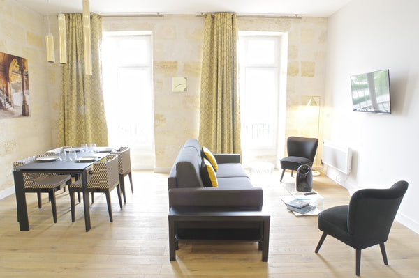 COMPLETELY RENOVATED APARTMENT IN MAY 2017!<br />Temporary rental in a charming   Elegant 72 sqm, stunning view, with Parking Entire rental unit vacation rental 18780279