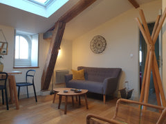 Appartement bordelais de cachet aux prestations anciennes situé dans un immeuble Paris, France Appartement cosy dans l'hyper centre de Bordeaux Entire rental unit vacation rental 53005825