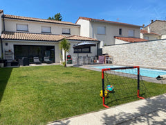 Maison de 2017 idéale pour 1 à 2 couples avec des enfants puisque nous y vivons  Pessac, France Maison familiale avec piscine Entire home vacation rental 51149480