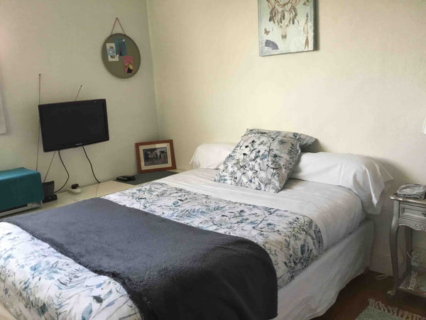 Ambiance apaisée 🧘🏻‍♀️sans vis à vis,chambre bien exposée très calme 🤫.  Proche  Pessac, France Chambre privée au calme Private room in rental unit vacation rental 25643983