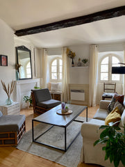 Idéal pour les amoureux, venez découvrir la ville dans cet appartement "cosy", a  Appartement Cosy au cœur de Bordeaux Entire rental unit vacation rental 651225124676898188