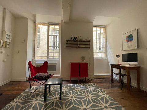 Ce logement parfaitement situé en plein cœur du centre historique bordelais offr  Studio de charme dans le centre piéton historique Entire rental unit vacation rental 644027397038468035
