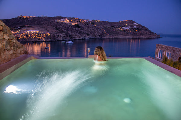 The villa can accommodate 4 (URL HIDDEN) features one bedroom with a king size b Greece Etesians sunrise Cycladic home vacation rental 25372337