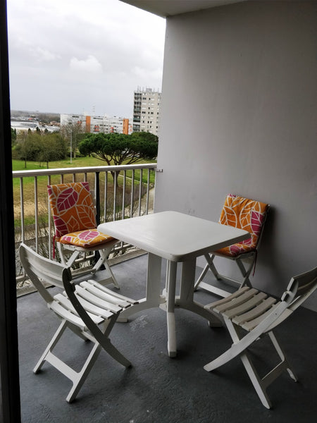 Dans résidence très calme, appartement 2  ch. au 4° avec ascenseur.<br />Cuisine  T3 lumineux et meublé Entire rental unit vacation rental 23531052