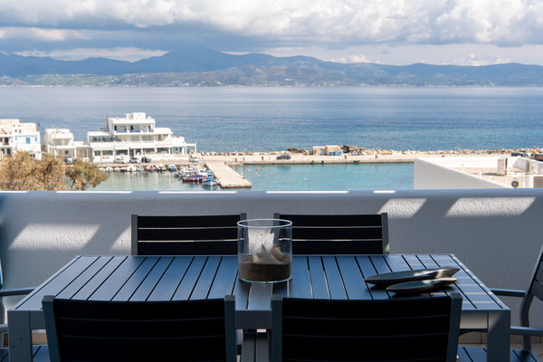 An exquisite 2 storey maisonette with large veranda and amazing proximity to the Athens, Greece SPLASH with Amazing Seaview in Piso Livadi Cycladic home vacation rental 39748454