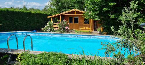 Chalet indépendant sur jardin partagé avec petite terrasse privative aménagée, s  CHALET COSY  à l'orée du bois Entire guesthouse vacation rental 50626023