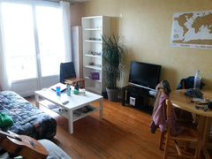 Mon logement est proche de parcs. Vous apprécierez mon logement pour la luminosi Chartres, France Chambre confortable et au calme à Lyon Private room in rental unit vacation rental 13390488