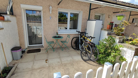 Simplifiez-vous la vie dans ce logement paisible et central.<br /><br />Une peti Bordeaux, France Superbe appartement avec parking sur place Entire rental unit vacation rental 621795919155308174