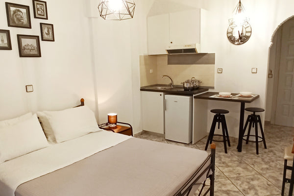 COZY studio 1 is a first floor studio wtih private balcony. There is cooking equ Naxos, Greece Cozy Studio 1 Entire rental unit vacation rental 25910153