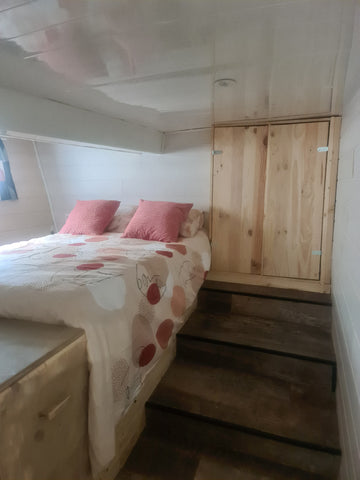 Pour un couple, deux  personnesvoulant chacun une chambre,ou un couple avec 1ou2  Peniche bassin à flot Bordeaux Entire guesthouse vacation rental 10587699