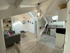 Un petit cocon sous les toits. <br />À 10-15 min à pied de la station de tramway Bordeaux, France Petit Cocon pour découvrir Bordeaux, ses alentours Entire rental unit vacation rental 50058543