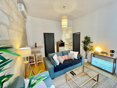 Ce 2 pièces, fraichement rénové, est idéalement placé dans l'hyper centre pour d Bordeaux, France Joli 2 pièces climatisé - Triangle d’Or Entire rental unit vacation rental 48479913