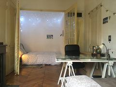 Nous mettons à disposition une chambre spacieuse d'environ 20m2 dans notre appar Lyon, France Belle chambre + salon privé dans appart ancien Private room in rental unit vacation rental 18685122