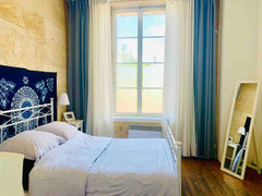 Sur le Quai Saint Croix d’un bel immeuble au cœur du quartier historique 200m à  Évian-les-Bains, France Bel studio avec vue sur la rivière Entire condo vacation rental 44498986