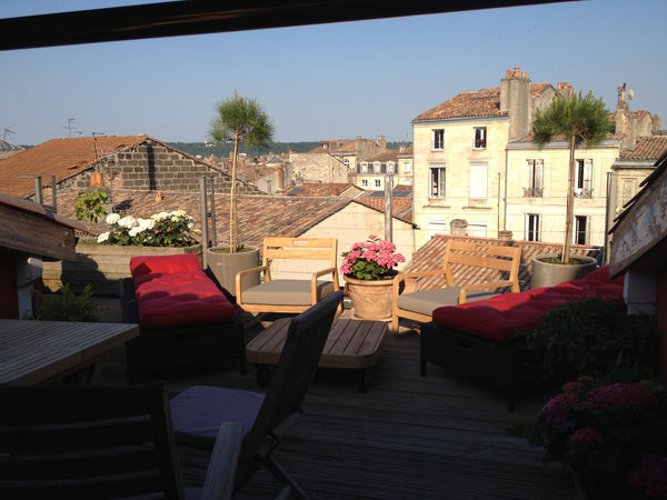 Light and airy cosy apartment in the heart (old town) of Bordeaux. Roof top terr Bordeaux, France Cosy apartment in amazing location! Entire rental unit vacation rental 6672204