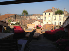 Light and airy cosy apartment in the heart (old town) of Bordeaux. Roof top terr Bordeaux, France Cosy apartment in amazing location! Entire rental unit vacation rental 6672204