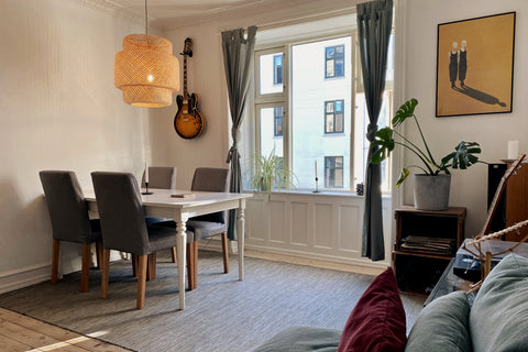 KUN OKTOBER. <br />Bo i en hyggelig og kunstnerisk lejlighed i et centralt og me Copenhagen, Denmark Bohême - hyggelig lejlighed med altan og gårdhave. Entire rental unit vacation rental 705680218963179894