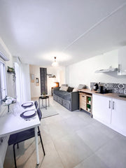 Studio cosy tout confort avec petite terrasse idéal pour 2 voyageurs. Stationnem  Logement entier - Studio cosy sur Talence Entire rental unit vacation rental 50007199