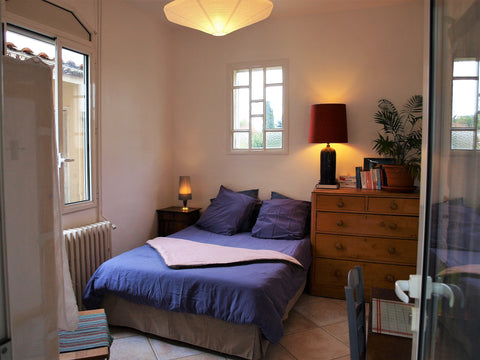 Chambre lumineuse, lit 2 places, rangements, bureau, fauteuil, dans maison ; cui Mérignac, France Bright and calm bedroom St Augustin Private room in home vacation rental 21522985