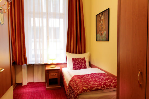 <b>The space</b><br />Sie können unsere PENSION sowohl über Stufen, als auch übe Vienna, Austria City Pension Stephansplatz Private room in pension vacation rental 28327692