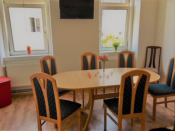 Zwei Zimmer Apartment in ruhiger Innenhoflage mit voll ausgestatteter Küche (Her  Apartment Wien Nahe Hauptbahnhof, Naschmarkt, Oper Entire rental unit vacation rental 38985703
