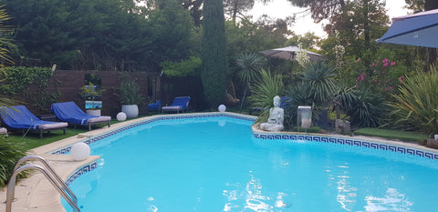 Maison de 200m2 dans un jardin boisé de 600 m2 avec piscine. Tout le confort est Gradignan, France Maison calme avec jardin et piscine idéale famille Entire home vacation rental 34916706