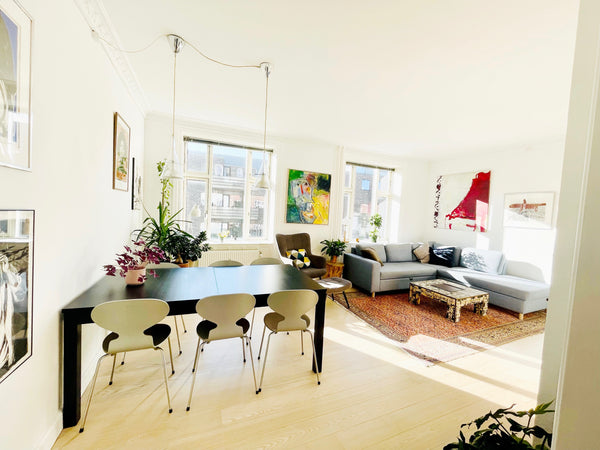 Lys 3-værelses lejlighed med altan, stor stue, rummeligt soveværelse og børnevær  Lækker lejlighed tæt på vandet og byen Entire condo vacation rental 50214188