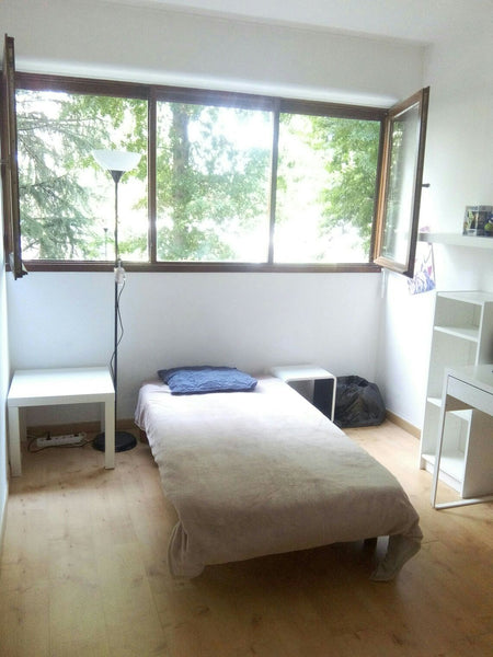 Residence privée sécurisée calme avec un grand parc.<br /><br /><b>The space</b> Bordeaux, France Chambre 12m² Pessac Private room in rental unit vacation rental 20615175