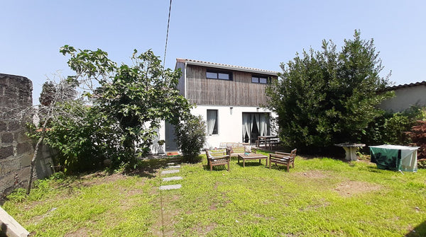 Ce logement paisible offre un séjour détente pour toute la famille.<br /><br />< Bordeaux, France Maison chaleureuse et ensoleillée, calme, parking Entire home vacation rental 610476207348191165