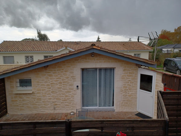 Maisonnette individuelle de 30m2 , place de parking dans jardin fermé,   à Parem France Maisonnette t2 Entire home vacation rental 28461833