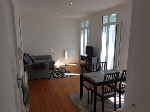 Appartement calme et lumineux situé au troisième étage d'un immeuble ancien mais Bordeaux, France Appartement 60 m² en plein centre de Bordeaux Entire rental unit vacation rental 26706795