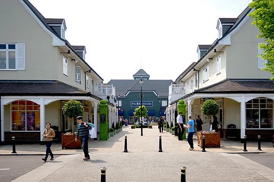 Bicester Village Private Vehicle Round Trip Service from London  Private Tours and Travel Guide Europe London CITY London Destination Tour