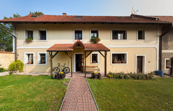 Vhodné zvlášť pro velké rodiny nebo skupiny. Statek s minipivovarem a vlastní za Prague, Czechia Dům v klidném prostředí, 30 minut od centra Entire home vacation rental 50449556