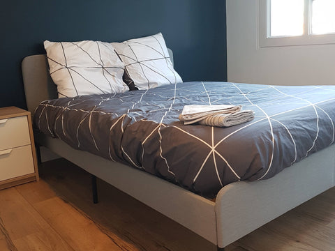 Au sein du quartier du Burck, idéalement situé entre Pessac et Mérignac, cet app Pessac, France Chambre accueillante dans un appartement partagé Private room in rental unit vacation rental 41108479