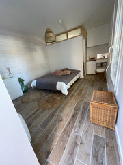 Chambre agréable de 20 m2 avec salle d'eau + wc et lit de 160 sur dépendance de   Chambre dans dépendance  proche aéroport et CHU Private room in guesthouse vacation rental 608599202591787895
