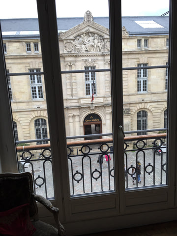 SPÉCIAL VINEXPO<br />Emplacement exceptionnel pour cet appartement de 150 m2 off  Appartement Triangle d'0r 150 m2 Entire rental unit vacation rental 5891199