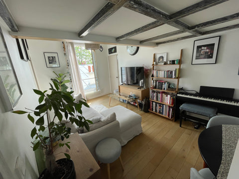 Mon appartement de trois pièces se situe au coeur du Quartier Latin dans une rue Paris, France Appartement de charme avec vue sur toits de Paris Entire rental unit vacation rental 24617465