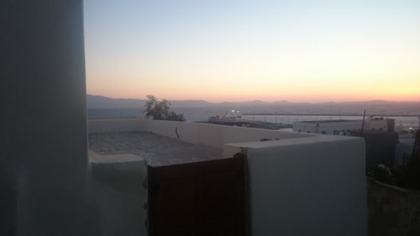 The house is located near the old Venetian Castle of Naxos, offers amazing views England, United Kingdom Spiti Vassili kai Eirinis Melissinou Entire rental unit vacation rental 13917417