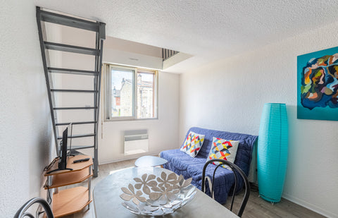 Next to Place de la Victoire, the apartment is ideally located for visiting Bord  GuestReady - Place de la Victoire Apartment Entire rental unit vacation rental 51295008