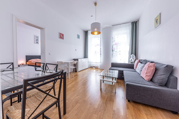 Premium quality - Affordable price - Perfect public transport!<br /><br />This o Vienna, Austria MAX. 21 PEOPLE: 14 minutes to the center (2) Entire rental unit vacation rental 47349111