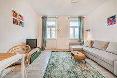 Newly renovated apartment with new furniture, in typical old-fasioned Viennesee   Cute Apartment with great connection Entire rental unit vacation rental 42086389