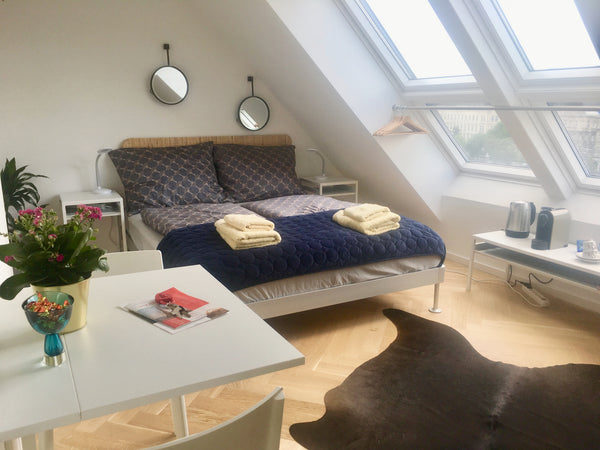 Welcome to your perfect business or tourist suit for 2 - 4 persons!!<br />- 20m2 Vienna, Austria Roof Top Suite Near Palace Schönbrunn (2-4 pers) Private room in rental unit vacation rental 35273435