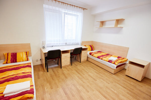 Apartment offers 3 bedrooms with two beds each. It also has a kitchenette and pr  Apartment for 6 persons close to downtown Entire serviced apartment vacation rental 34738720