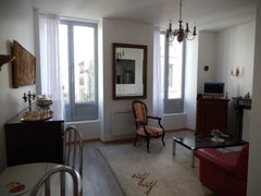 Appartement T2 lumineux refait à neuf, 1°étage avec vue sur rue calme au coeur d  BAIL MOBILITE UNIQUEMENT Entire rental unit vacation rental 48369878