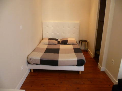 This is a luminous studio in the quiet Chartrons / Jardin Public area, close to  Bordeaux, France Studio Chartrons Jardin Public Entire rental unit vacation rental 21876466