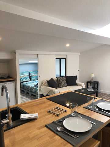 Pour d'agréable vacances ou pour un déplacement professionnel voici un joli appa Bordeaux, France Cosy appartement quartier « Fondaudege » Bordeaux Entire rental unit vacation rental 48166160