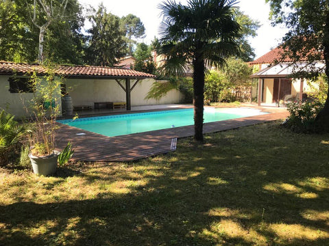 Grande Maison à étage des années 90 de 140 m2 sur terrain de 1000 m2 avec piscin  Gde Maison piscine véranda quartier calme Entire home vacation rental 43922717