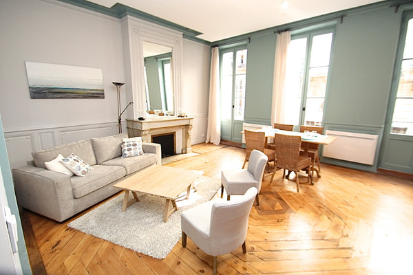 Short term rental of a furnished 55 sqm charming apartment, on the 1st floor (wi Bordeaux, France Lovely 1 BR apartment w parking, city centre Entire rental unit vacation rental 2317125