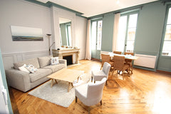 Short term rental of a furnished 55 sqm charming apartment, on the 1st floor (wi Bordeaux, France Lovely 1 BR apartment w parking, city centre Entire rental unit vacation rental 2317125